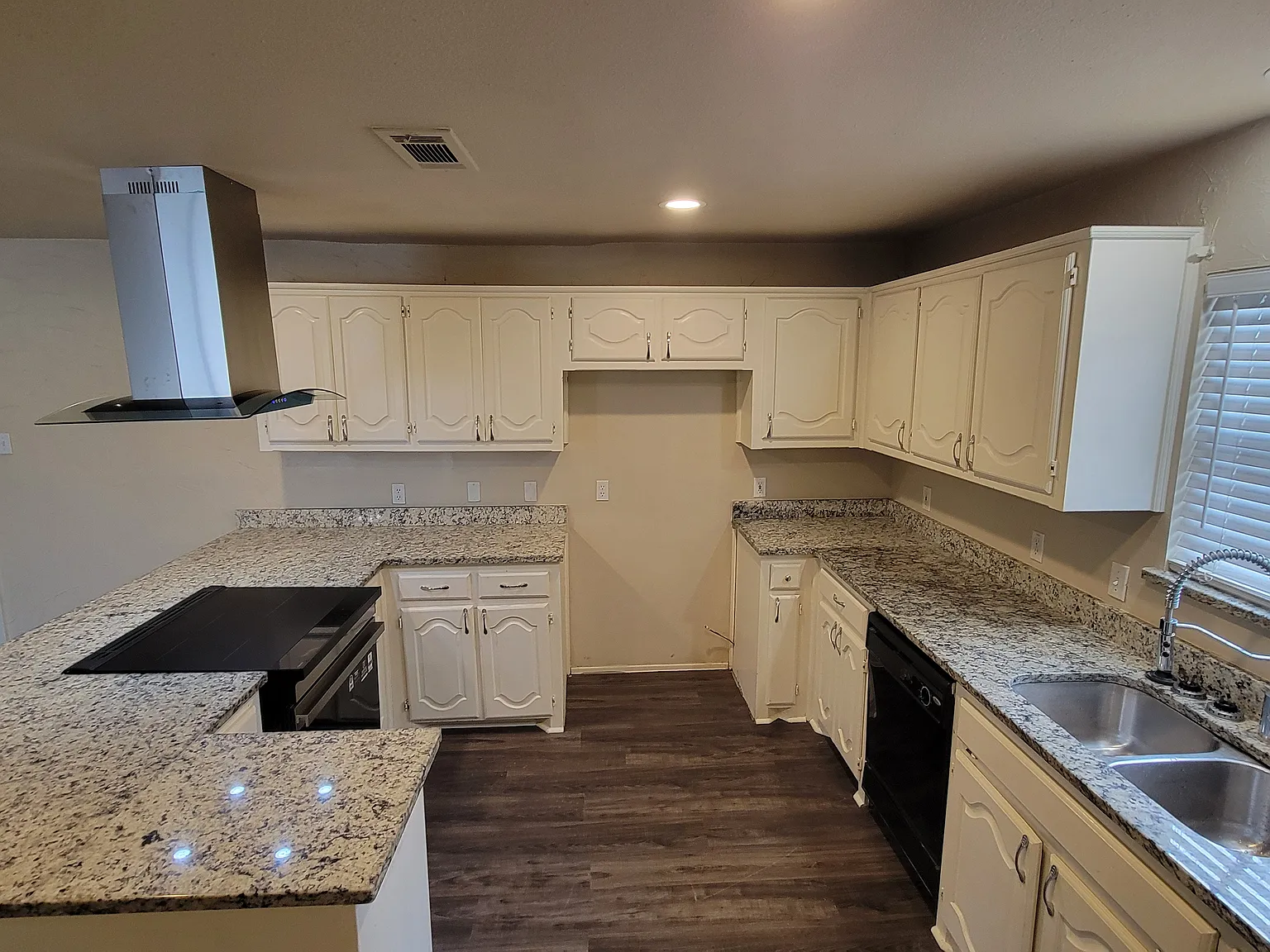 3 bed, 1745 sqft, $2,395 — Photo 3