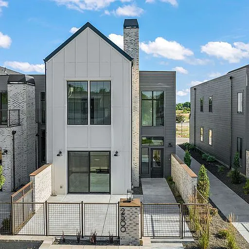 2490 W Iron Coop St #1 — Photo 1