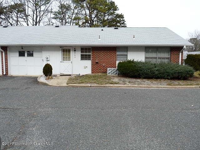 1st image of 814A Balmoral Ct