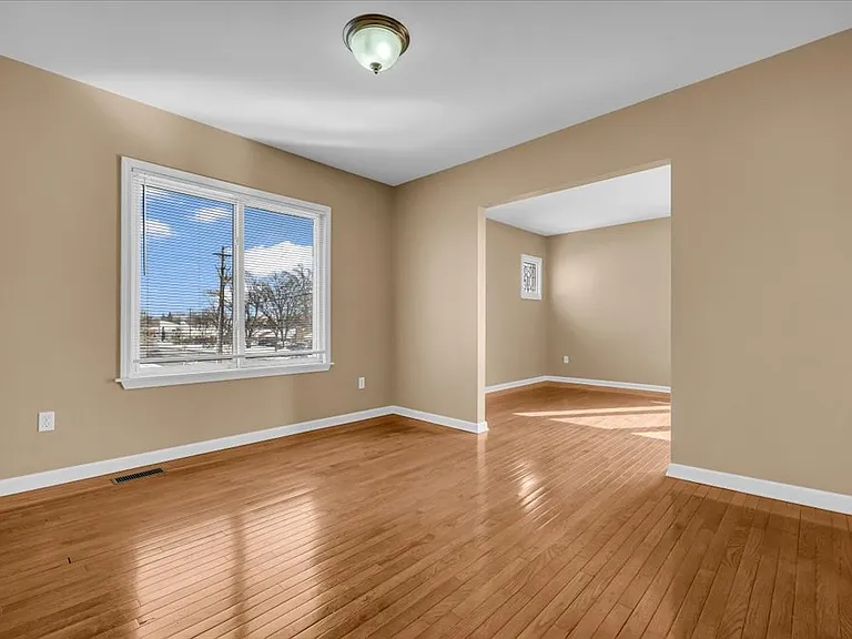 1407 E Forteen Mile Rd #2 — Photo 10