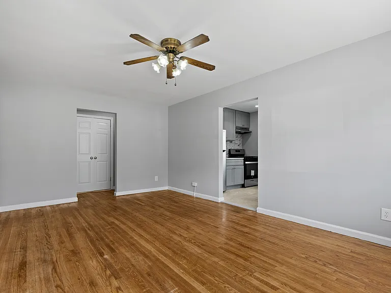 725 E Broadway #1 — Photo 5