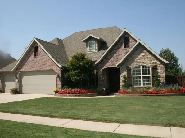 4709 N Crosswinds Dr, Fayetteville, AR 72764