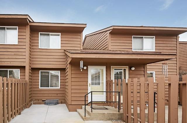 1st image of 2452 Crestwood Dr