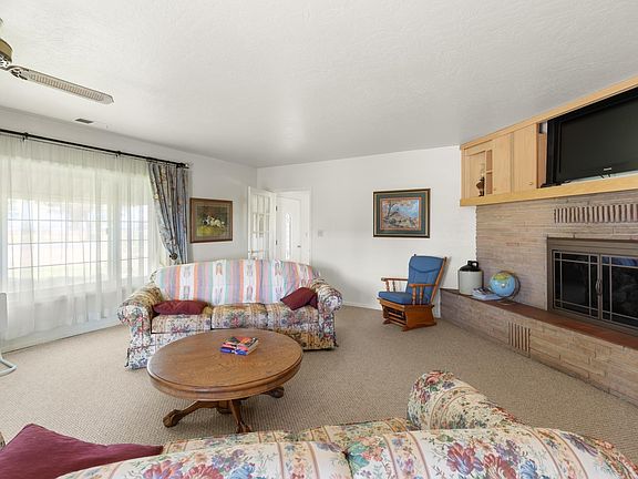 3rd image of 470-510 Lambert Ln