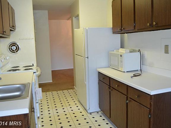 5th image of 458 Girard St #398