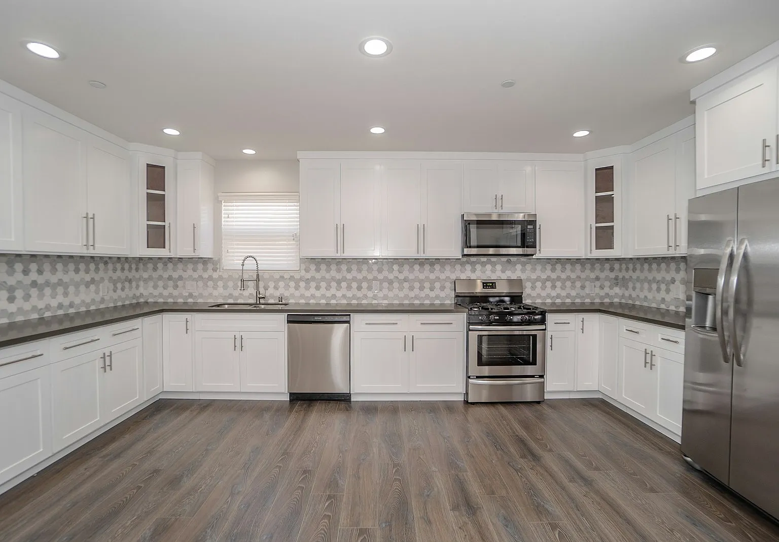 2631 South La Salle Avenue, Unit 2635 1/2 — Photo 4
