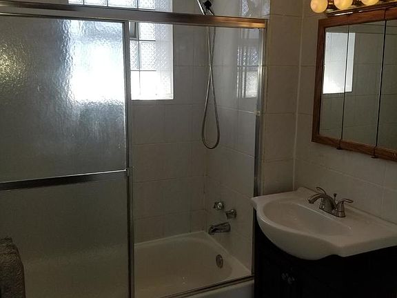 4th image of 4908 N Magnolia Ave #3E