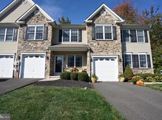 27 Woodspring Cir, Sellersville, PA 18960