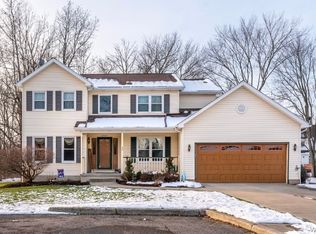 49 Ruby Ln, East Amherst, NY 14051