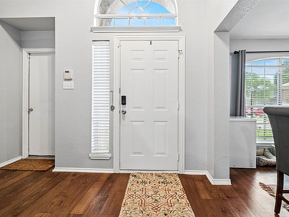 2nd image of 522 Pinto Ln