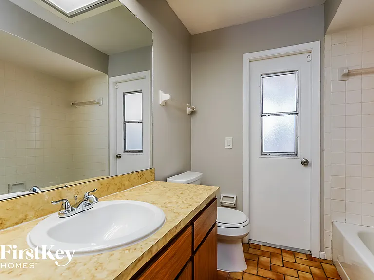 18185 Dupont Dr — Photo 12