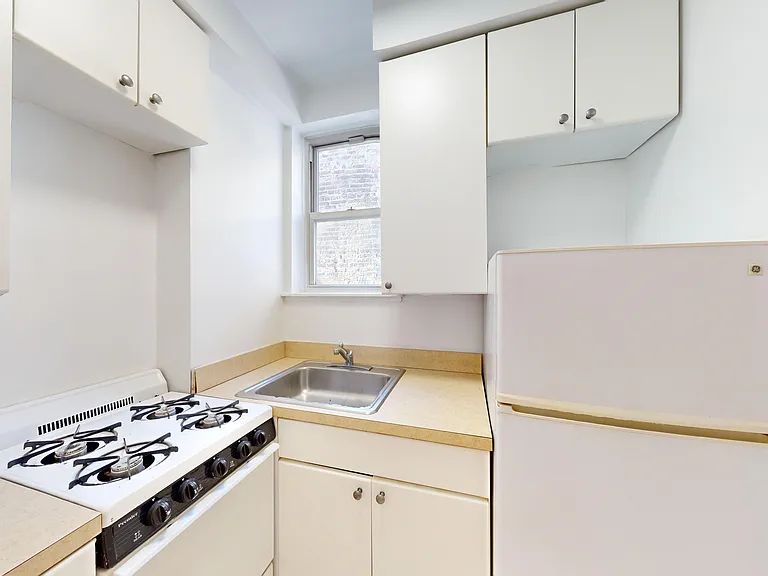 214 E 85th St #5D — Photo 5