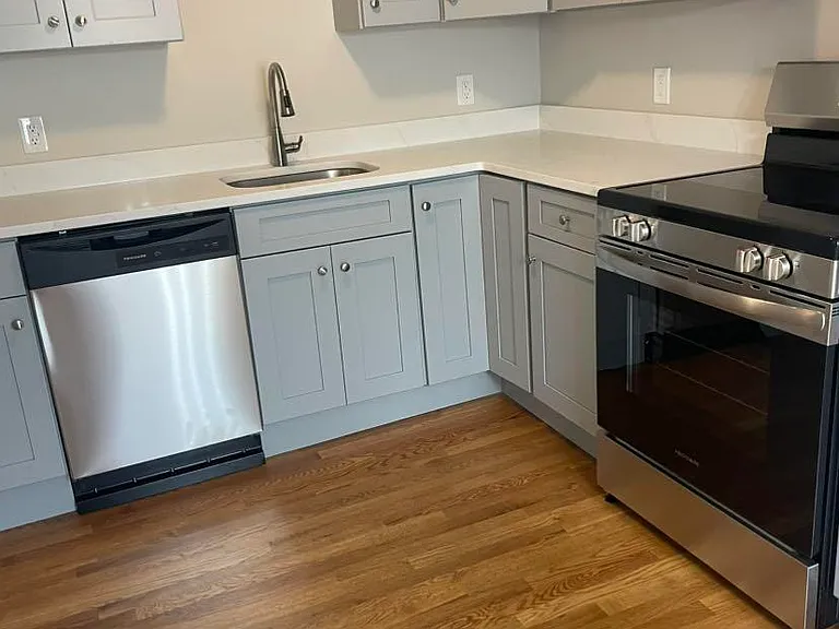 735 Greens Ave #19A — Photo 4