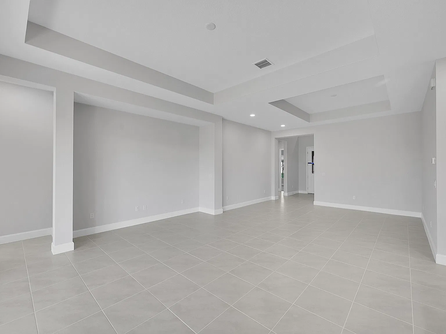 3 bed, 2.0 bath, 1800 sqft, $3,300 — Photo 4