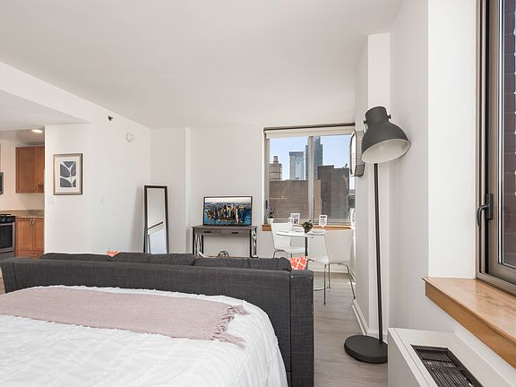 3rd image of 35 W 33rd St APT 24B