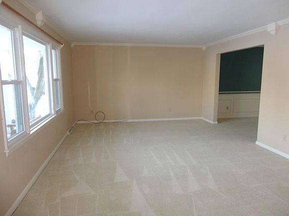 2nd image of 533 Oakridge Dr