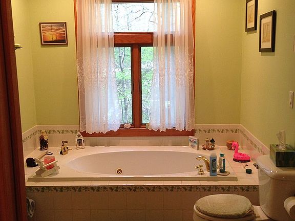 Jetted tub