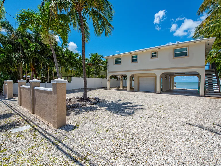 536 Caribbean Dr E — Photo 27