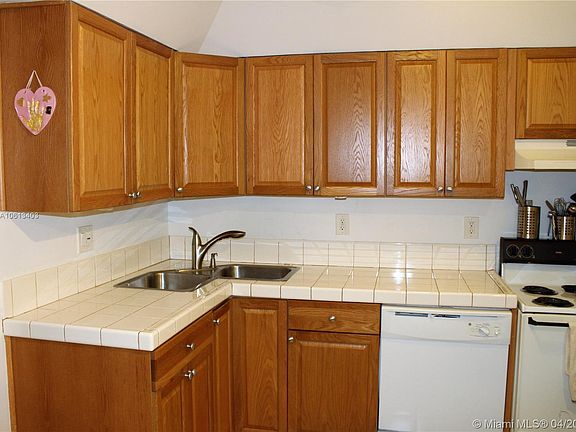3rd image of 9020 NE 8th Ave APT 1I