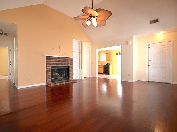 Vaulted Great Room 