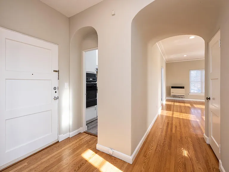 425 Williams Pl #9 — Photo 3