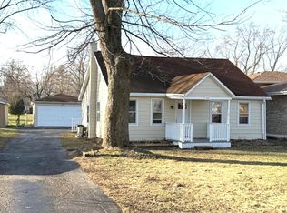 38 N Rebecca St, Glenwood, IL 60425