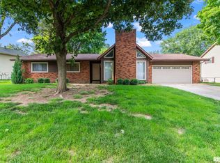 5 Nino Dr, Sherman, IL 62684