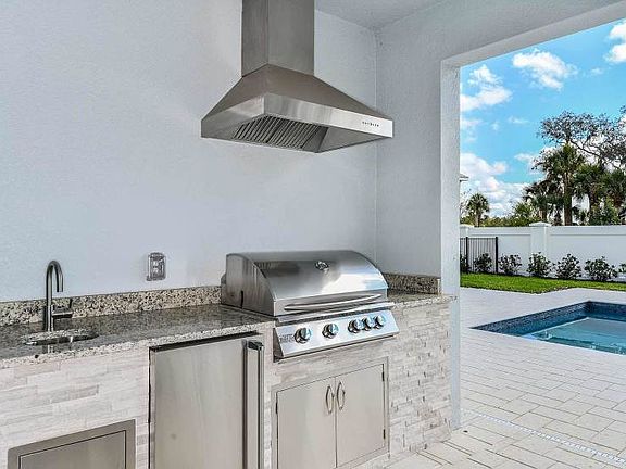 Gorgeous Outdoor Kitchen