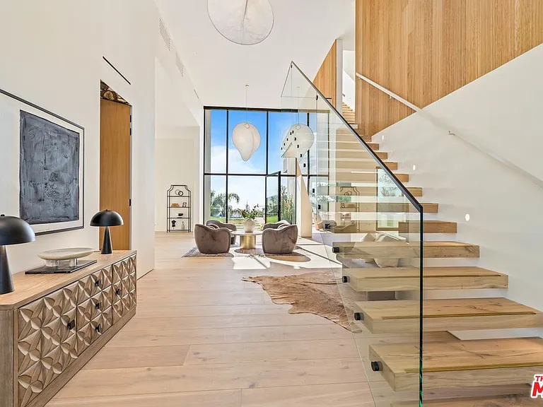 2501 Banyan Dr — Photo 3
