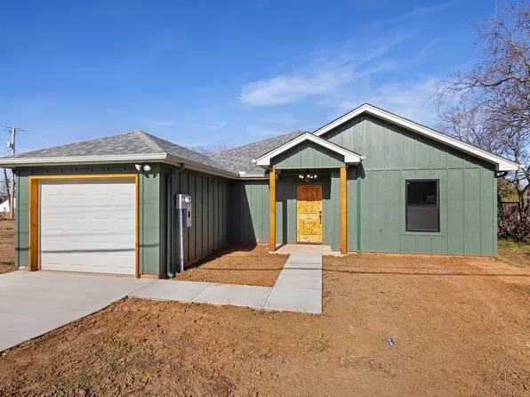 303 E Bois D Arc, Nocona, TX 76255