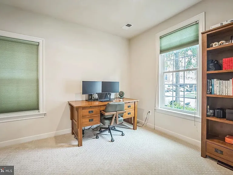 423 Parkview Ave — Photo 10