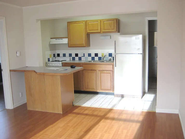 5600 University Way NE — Photo 3