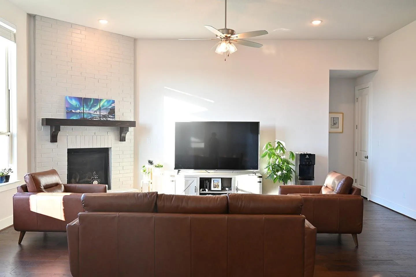 4 bed, 3.0 bath, 2309 sqft, $2,700 — Photo 4