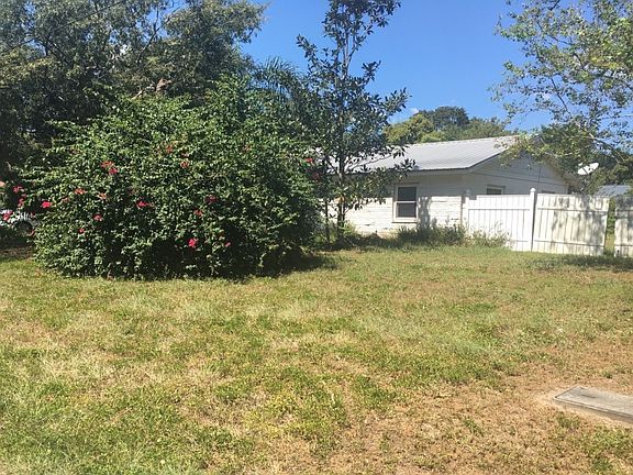 2nd image of 610 Overland Dr