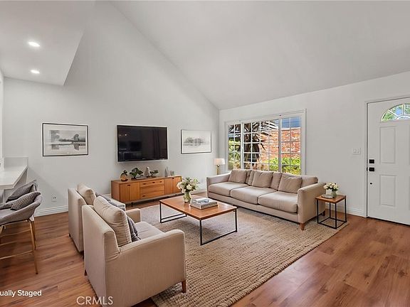 3rd image of 164 Brookline Ln