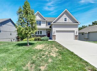 5045 NW Timberline Dr, Riverside, MO 64150