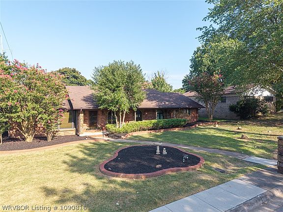 5th image of 901 S 68th Ln