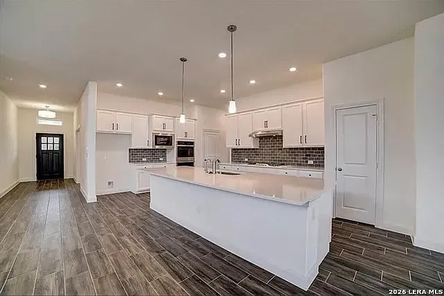 4 bed, 3.0 bath, 3368 sqft, $3,300 — Photo 3