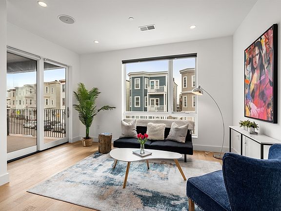 2nd image of 946 Saratoga St #204