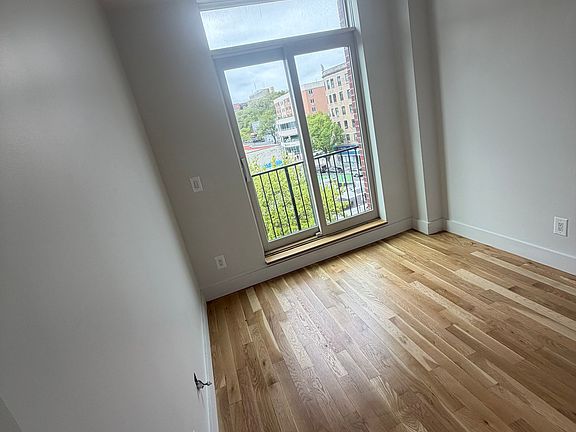 3rd image of 2028 Davidson Ave #5