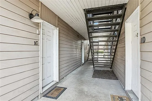 1 bed, 1.5 bath, 734 sqft, $1,500 — Photo 2