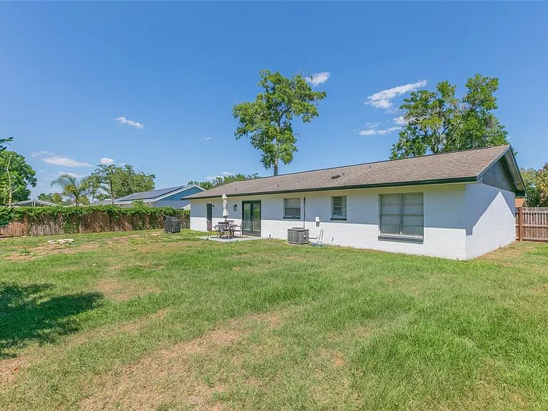 1612 Berkshire Dr — Photo 21