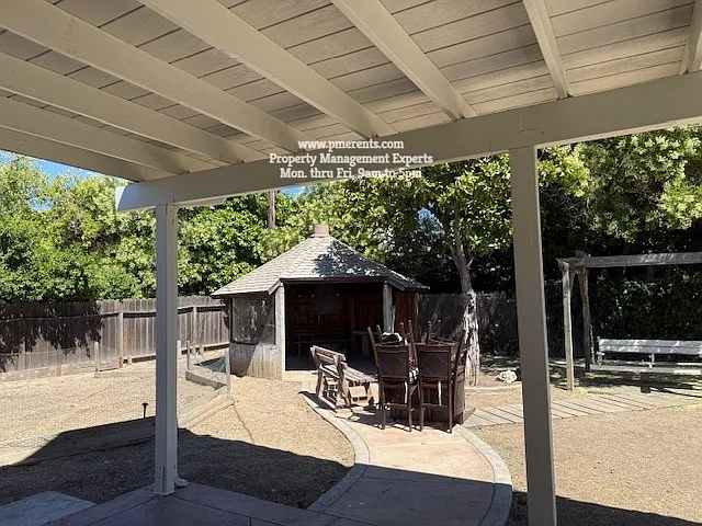 3 bed, 1.0 bath, 1120 sqft, $2,400 — Photo 4