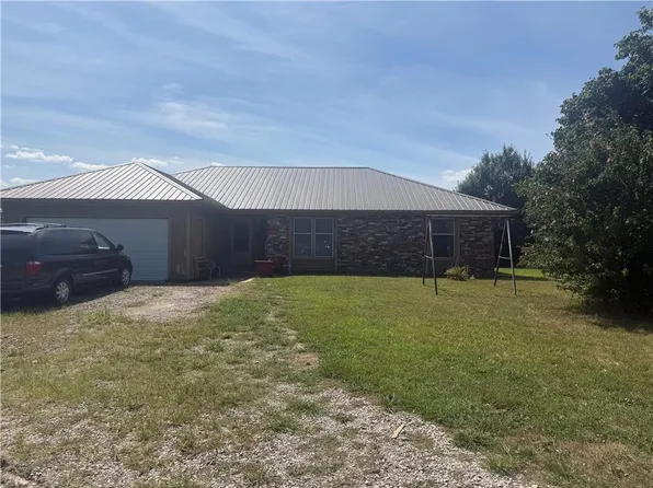 1886 Shawnee Rd, Ottawa, KS 66067