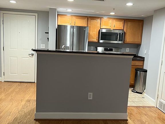 3rd image of 1201 N Garfield St APT 811