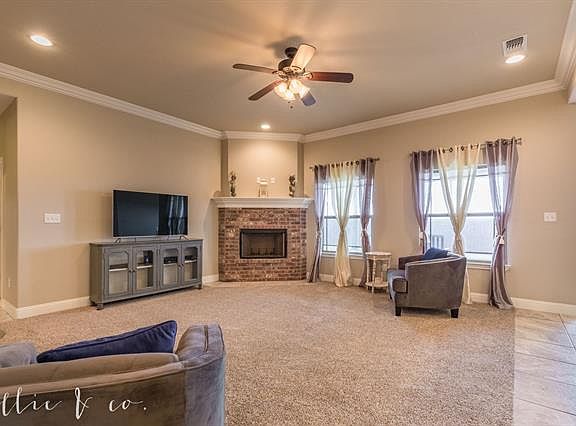 5th image of 233 Southlake Dr