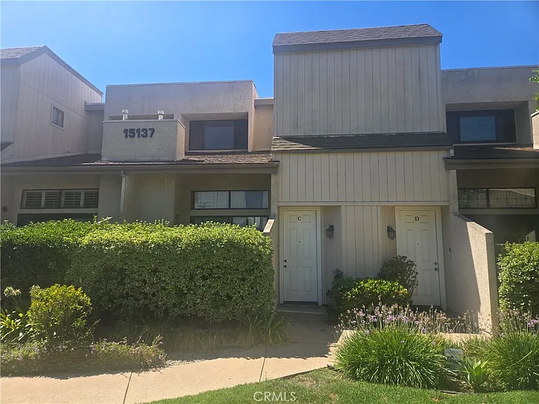 15137 Magnolia Blvd #C — Photo 1