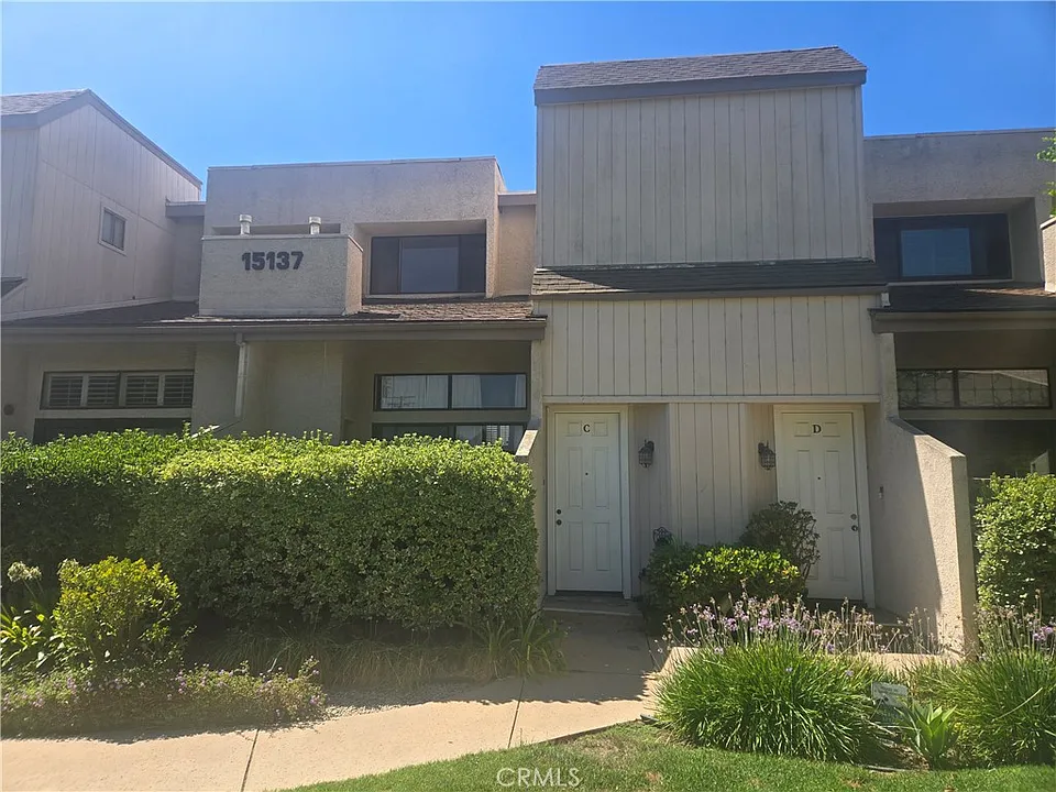 15137 Magnolia Blvd #C
