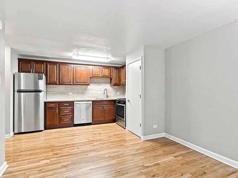 Logan Terrace — Photo 11