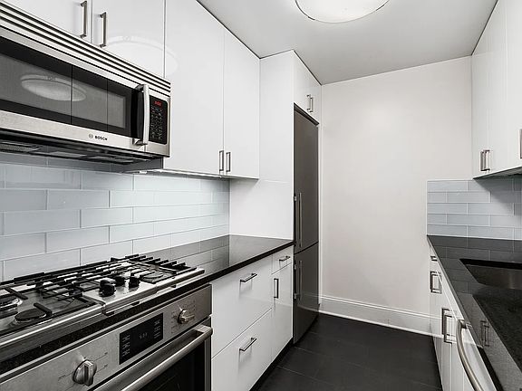5th image of 300 E 64th St APT 8D